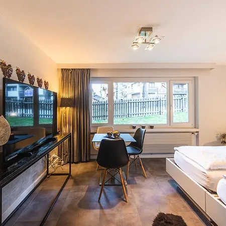 Apartment & Modern By